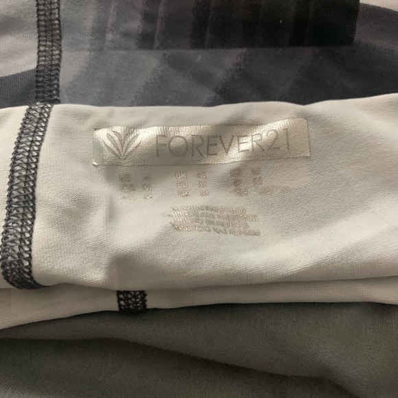 Geo Print Spandex - Picture 3 of 3